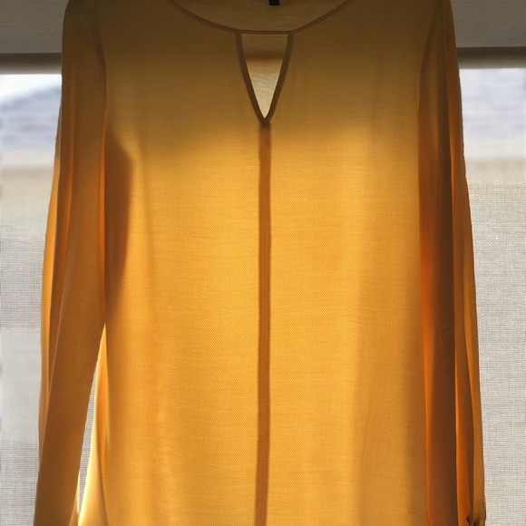 ✨Sold✨Massimo Dutti long sleeve shirt. Yellow color. Size US Small - Picture 2 of 5